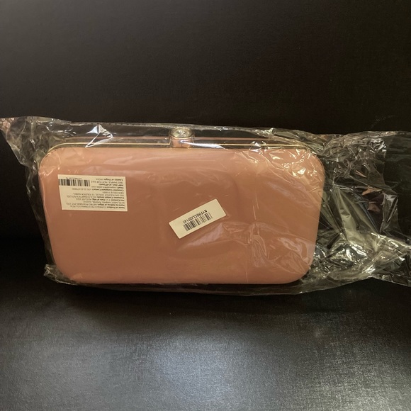 Clinique box shaped clutch bag with chain - Picture 3 of 4